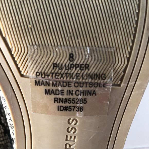 Express Women’s Chelsea Boot Faux Snake Skin Size 8 - Picture 10 of 13